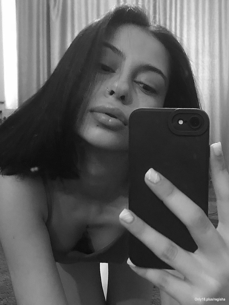 Может и не влюбишься ,но глазик точно дёрнется